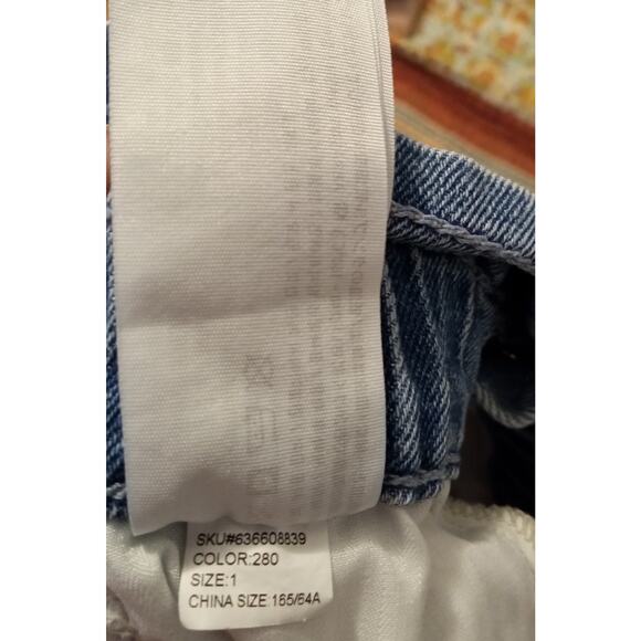 Hollister Ultra High Rise Mom Shorts Vintage Stretch Light Wash 3" Denim SZ 1 - Picture 6 of 9